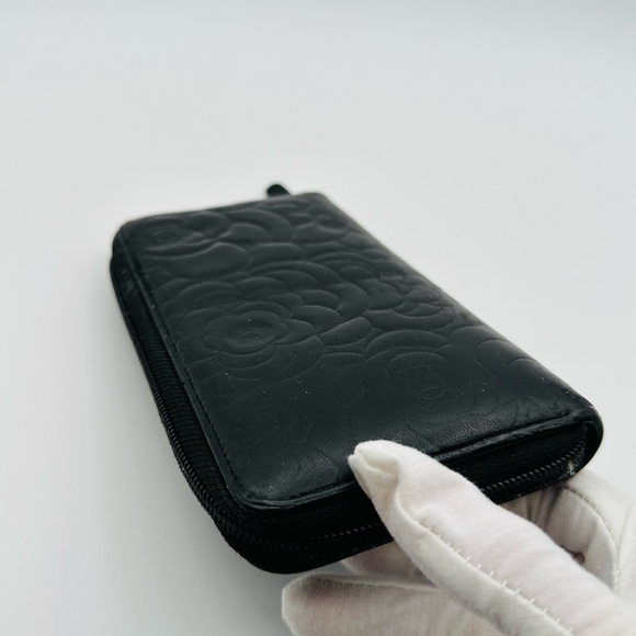 Chanel Large Puffy Zip around wallet - Picture 4 of 13